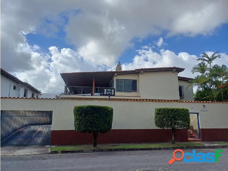 Se vende casa 304m2 6h/4b/4p Caurimare 0043