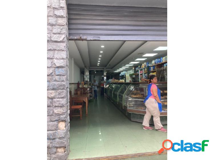 Vendo Local Comercial con Fondo de Comercio Panadería en La