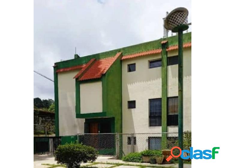 Venta de Acogedor Townhouse San Antonio de Los Altos