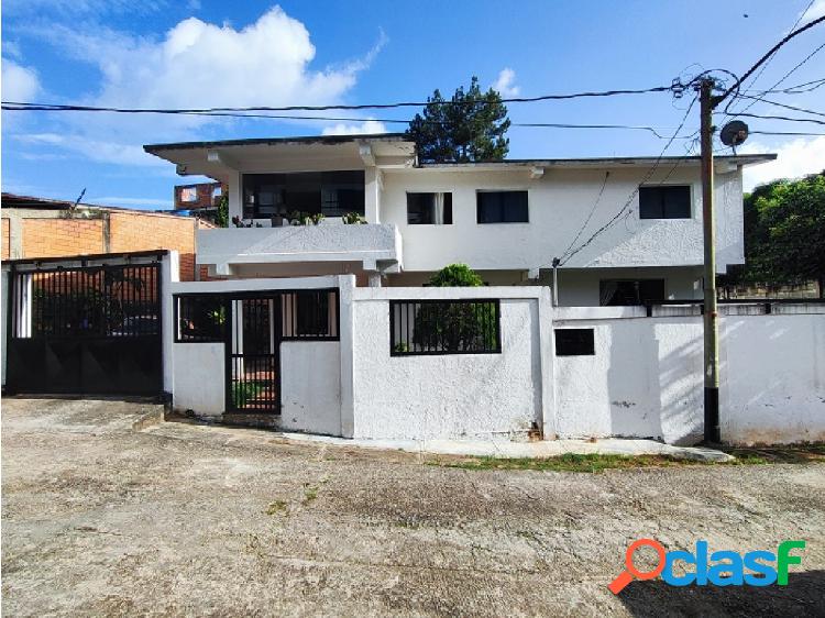 Venta / Casa / Los Teques - Lagunetica / 7HB / 4B / 5PE /