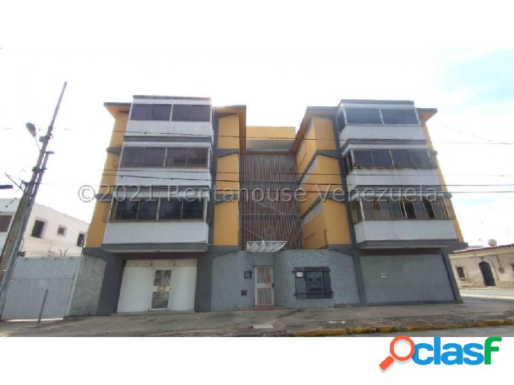 Apartamento en venta Zona Centro Barquisimeto 21-22465 FCS