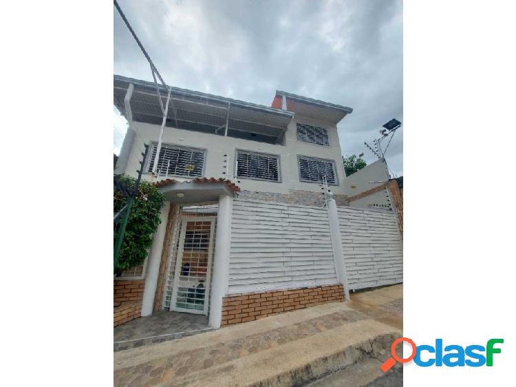 Casa Comercial en Venta Res. El Piñal en el Limón, Maracay