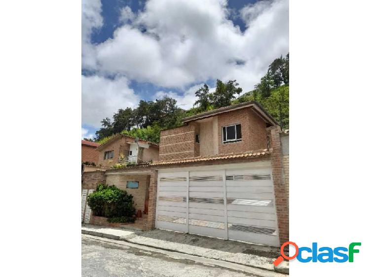 SE VENDE BELLA CASA EN EL ALTO HATILLO