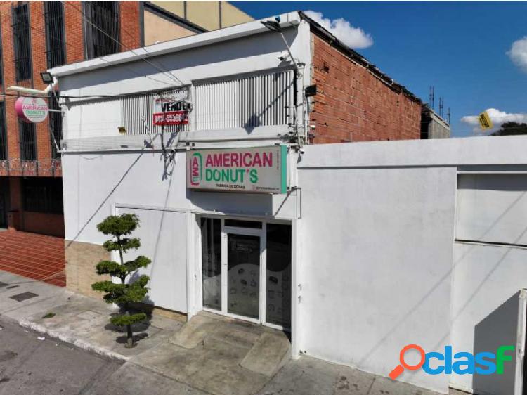 Se vende Galpón, con Local y Apartamento en la 42. ZONA