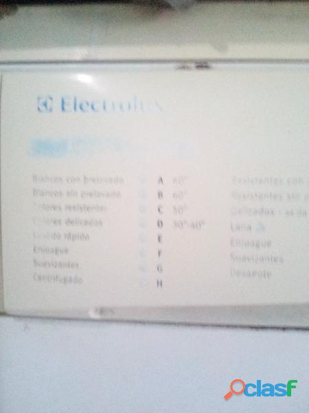 Lavadora Electrolux, reparable o para repuestos.