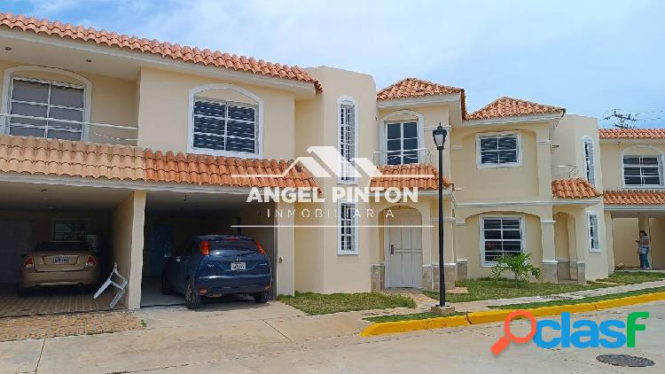 TOWNHOUSE VENTA COSTA DORADA LAGO MAR BEACH MARACAIBO API