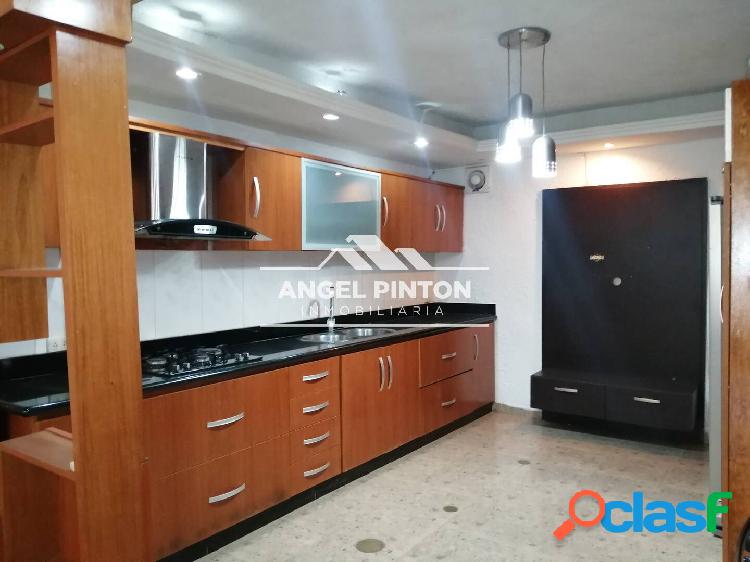 CASA EN VENTA EN VILLA AGUAS CLARAS GRANO DE ORO MARACAIBO