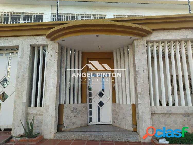 CASA COMERCIAL EN VENTA CON GALPON LA POMONA MARACAIBO API