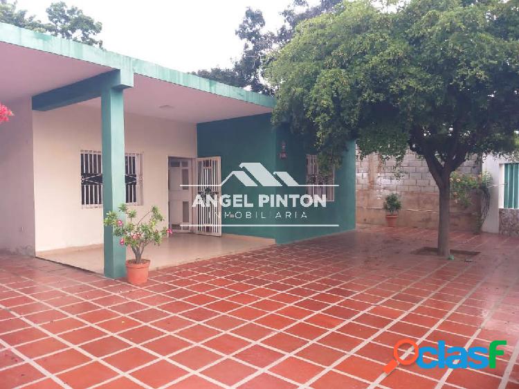 CASA EN VENTA EN LA POMONA MARACAIBO API 5398