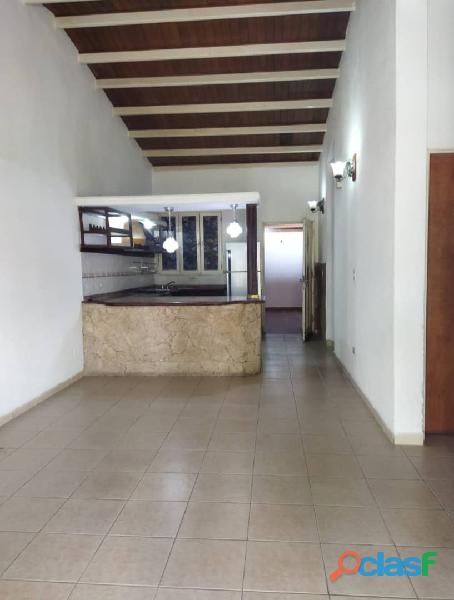 En Venta Moderna y Acogedora Casa en Urb. Los Samanes