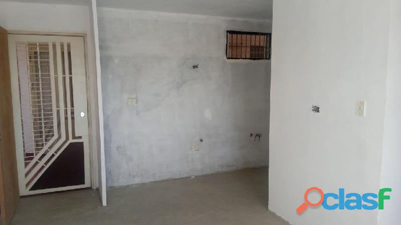 Apartamento en obra gris, en la Urb Roraima, Los Guayos.