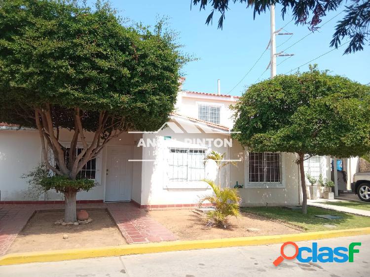 CONJUNTO CERRADO EN VENTA ZONA NORTE MARACAIBO API 5591