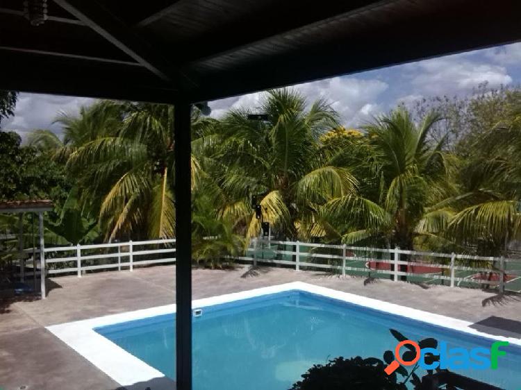 Dos Casas Tipo Club con Piscina de 3000m2