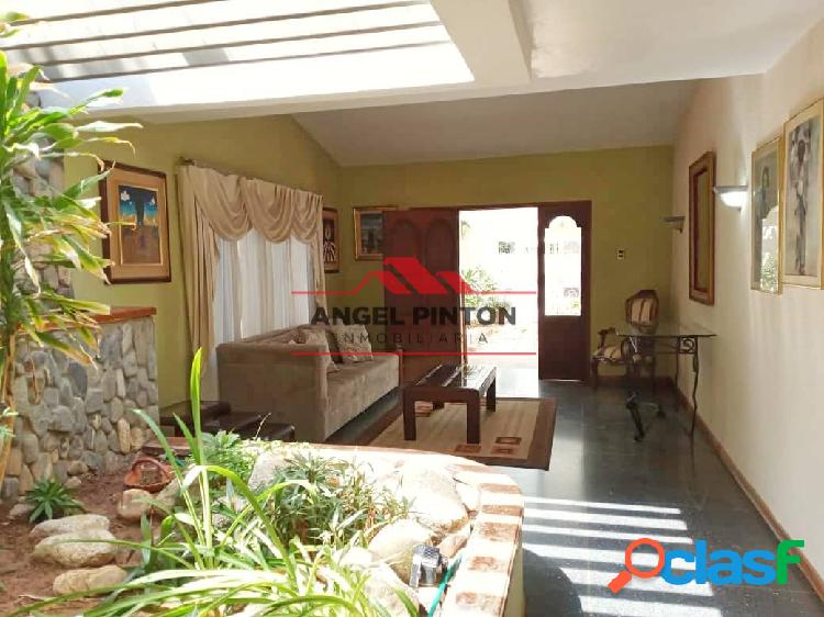 CASA VENTA CALLE CERRADA CANTACLARO MARACAIBO API 4127