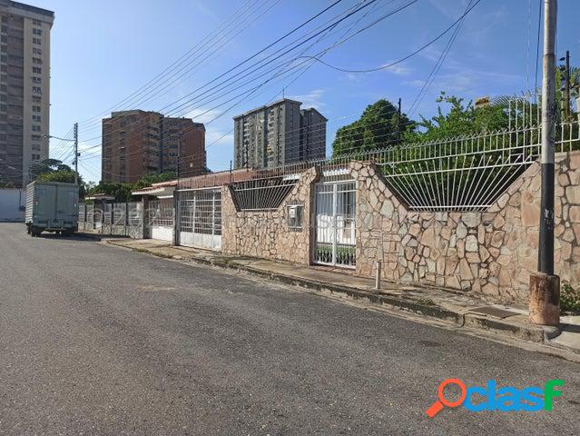 Casa en Venta en Urb. El Centro-Cod. 24-3173-José Viloria.