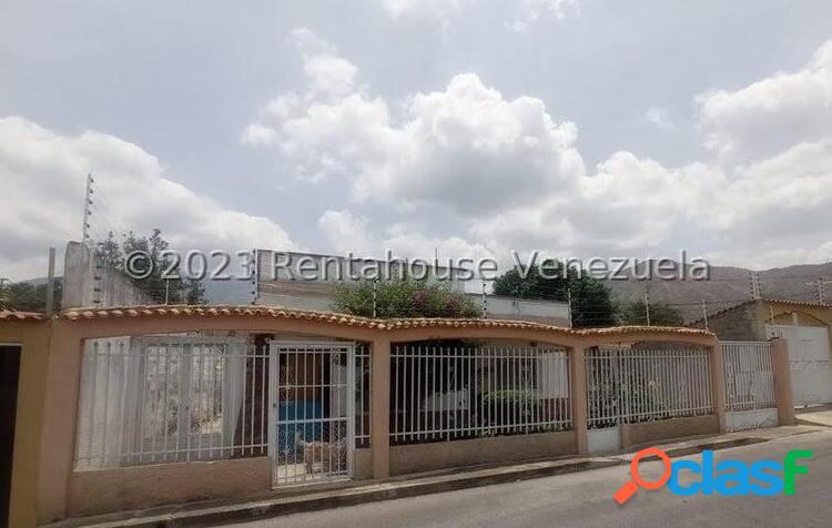 Casa en Venta en Urb. El Limón-Cod. 24-2664-José Viloria.