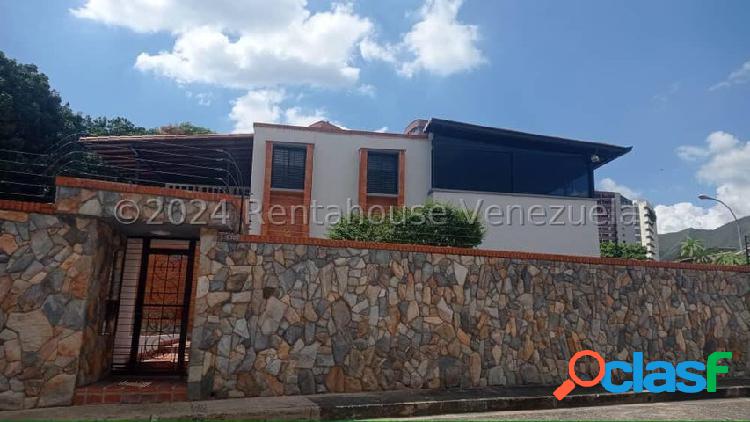 Hermosa casa en alquiler en la urbanización Sabana Larga de