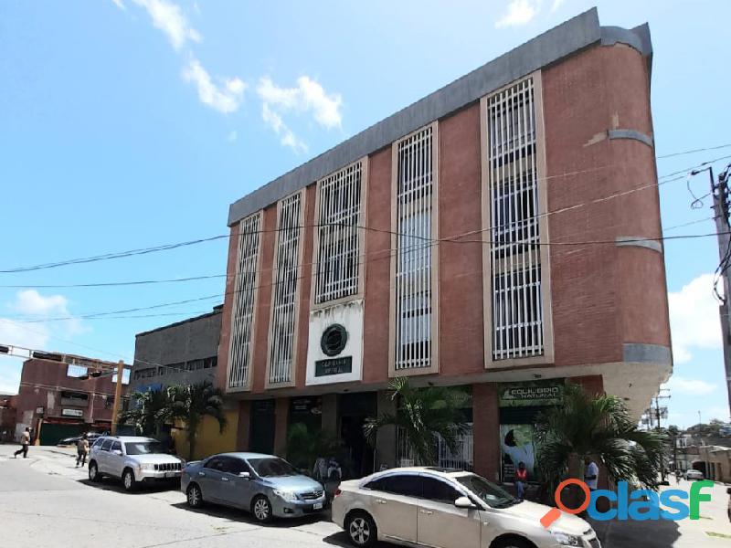 Local /Oficina Comercial en CC Profesional Bahía Imperial.