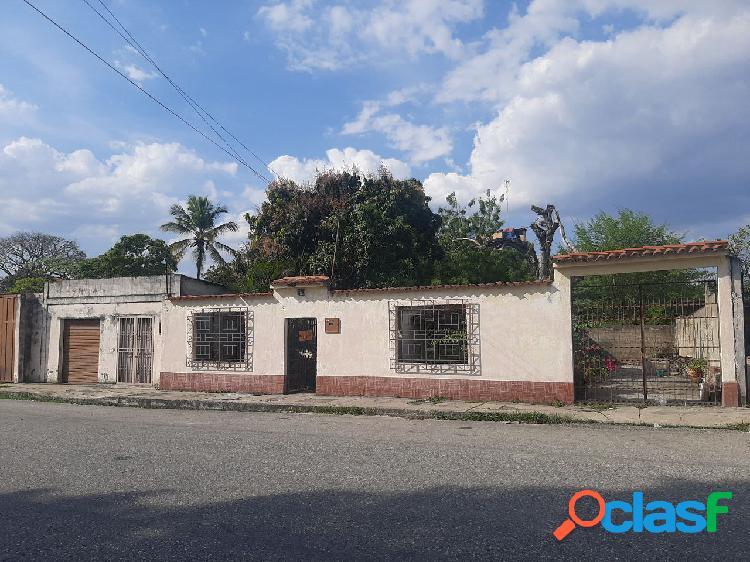 Terrero en venta en Av la Mata, ideal para construir galpón