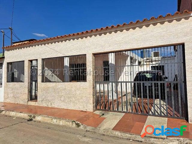 24-18306 RAH Casa en Venta Flor Amarillo Valencia