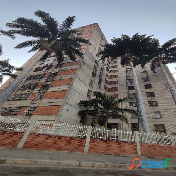 Apartamento en PB de 84 mt2 en Parroquia San Blas con Av.