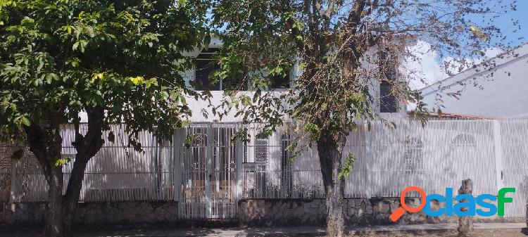 Casa en Venta en el Este de Barquisimeto para Remodelar, Urb