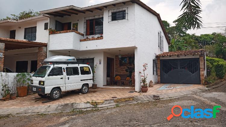 Casa en Venta en la Machiri Urb. villa Dorada Amoblada