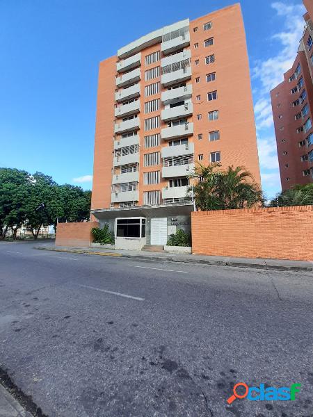 Apartamento Equipado y Semi-Amoblado en Centro Este de