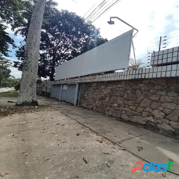 Casa Con Punto Comercial En Urb. Guaparo. Plc-1042