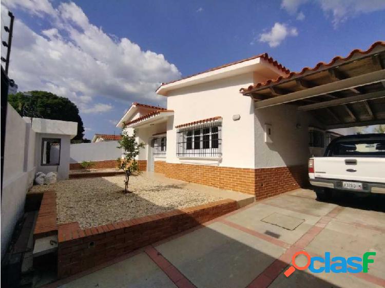 Casa en venta en Valles de Camoruco Valencia OM-6568734