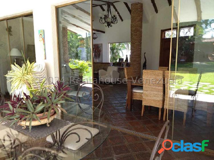 Hermosa Casa en venta Urb Colinas de Guataparo Valencia