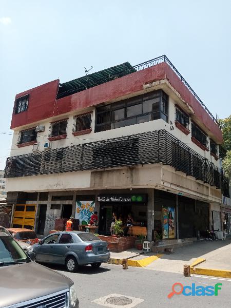 Marbella Mendoza vende edificio multifuncional en la av