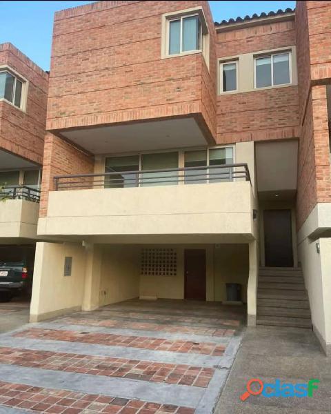 Townhouse en Altos de Guataparo en alquiler