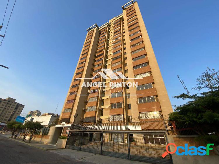 APARTAMENTO EN ALQUILER AV CECILIO ACOSTA MARACAIBO API 6523