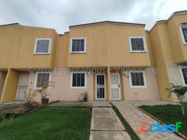 Hermoso Townhouse en venta en Parque Valencia Carabobo