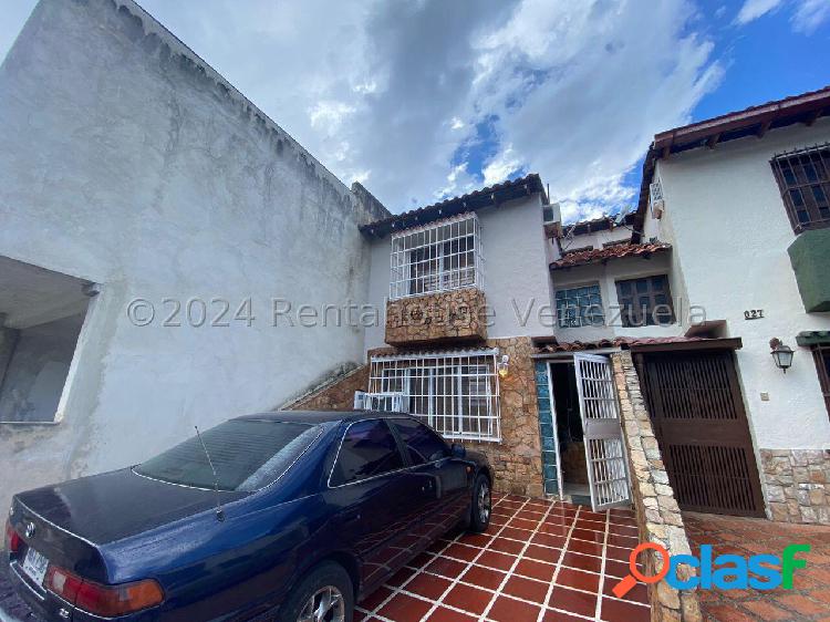 Maria Gonzalez vende comoda casa ubicada en Parqueserino