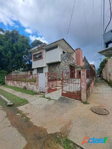 SAMIR TROSEL VENDE EXCELENTE CASA CON POTENCIAL COMERCIAL Y