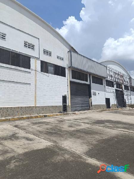 GALPON de 900 m2 EN ALQUILER EN ZONA INDUSTRIAL norte