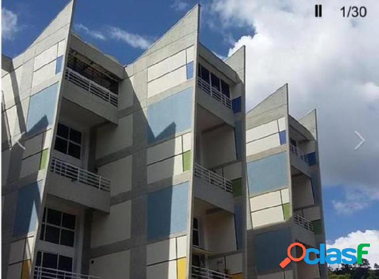 Apartamento en Oripoto, Caracas. PLA-1474