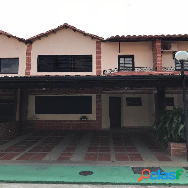 EN VENTA TOWN HOUSE EN CONJUNTO RESIDENCAL LA FUENTE UBICADO