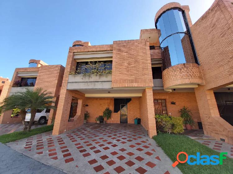 HERMOSO TOWN HOUSE EN VENTA UBICADO EN RESIDENCIAS LA