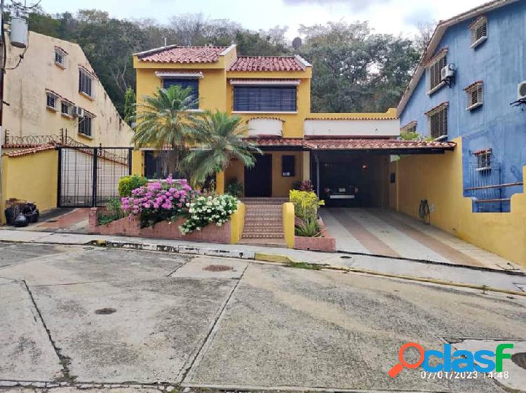 SAMIR TROSEL VENDE AMPLIA Y COMODA CASA EN URBANIZACION