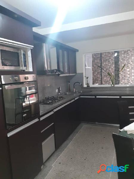 SAMIR TROSEL VENDE HERMOSO TOWN HOUSE VIA EL PUEBLO DE SAN