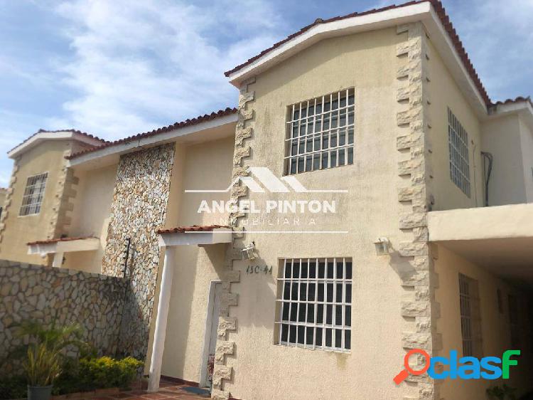 TOWNHOUSE EN ALQUILER EN LAGO MAR BEACH MARACAIBO API 0146