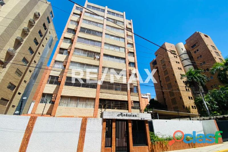 Apto. en Venta Edif. Andreina Sector La Lago Remax Millenium