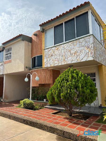 Townhouse en Venta Urb. Mara Norte III Remax Millenium