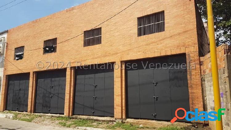 #24-17852 Lote Comercial obra gris ubicado en pleno Centro