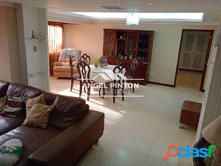 APARTAMENTO EN VENTA EN AV BELLA VISTA MARACAIBO API 7113