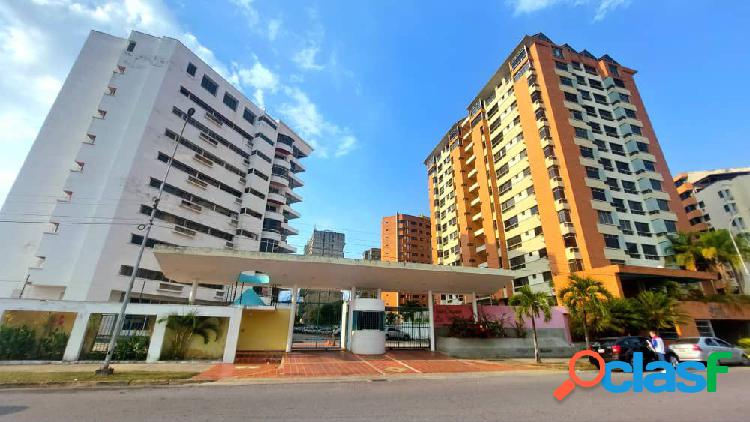 Apartamento a estrenar, remodelado en su totalidad, en