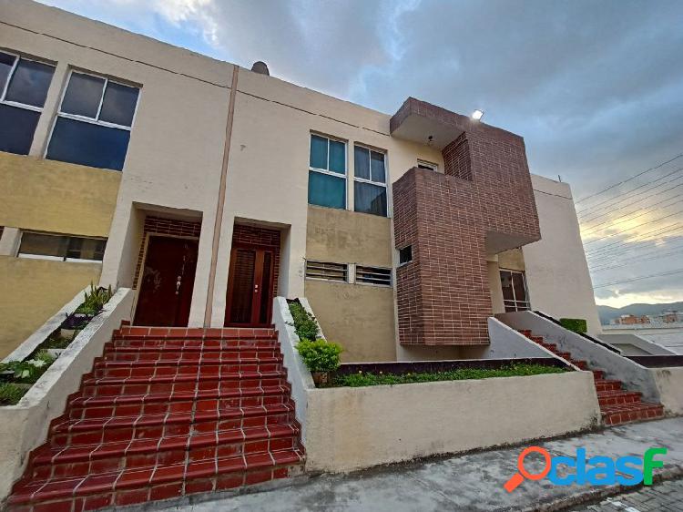 Apartovilla en Conjunto Residencial Altos de Aricagua,